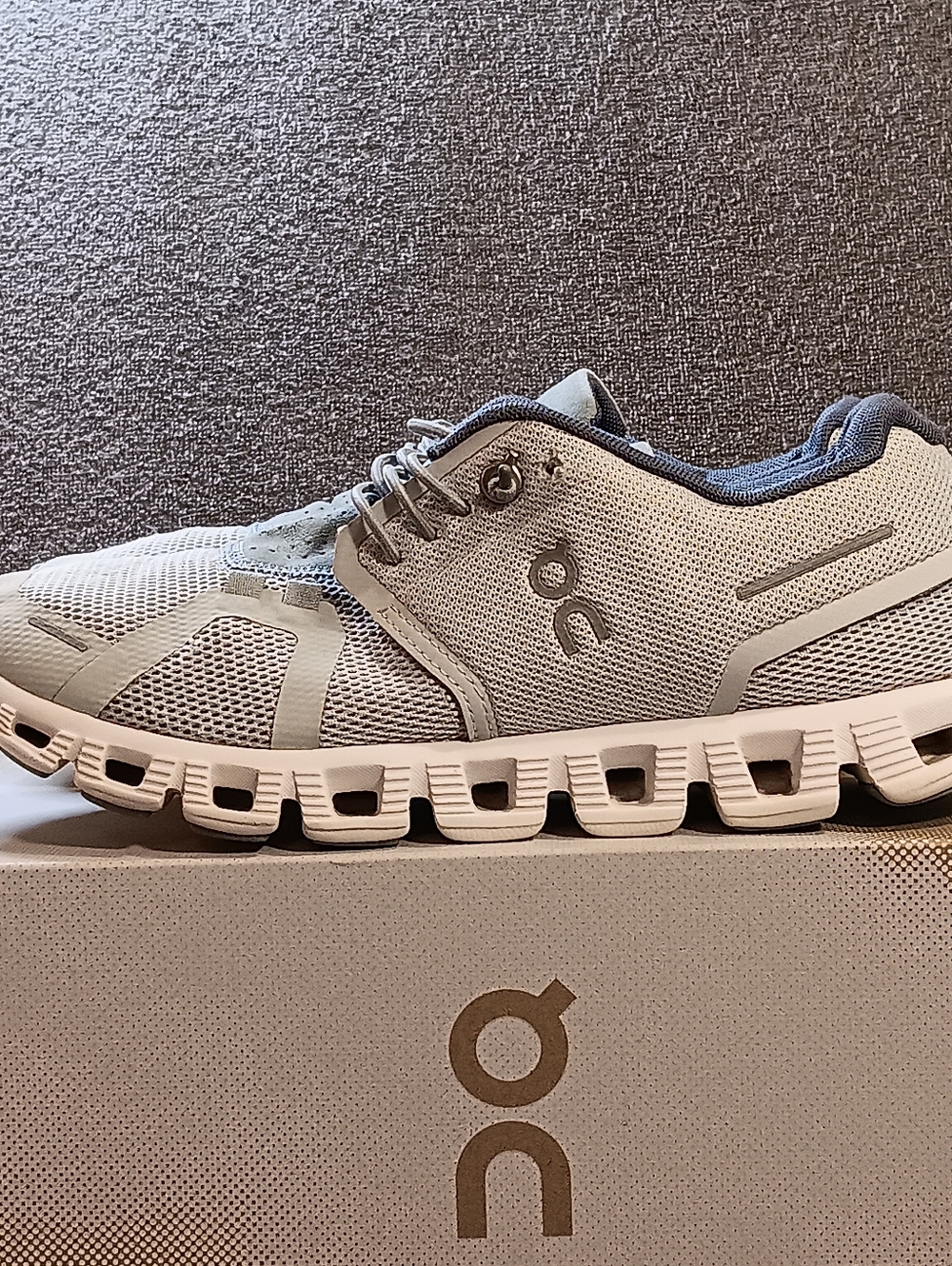 On Running Women's Cloud 6 Running Shoes, Size 6.5